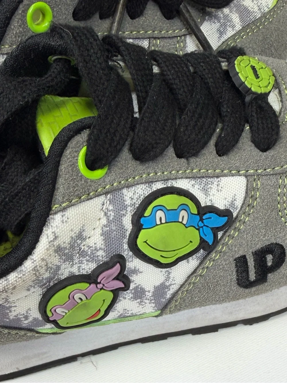 Kids Gray & Neon Green Turtle Accent Sneakers -13